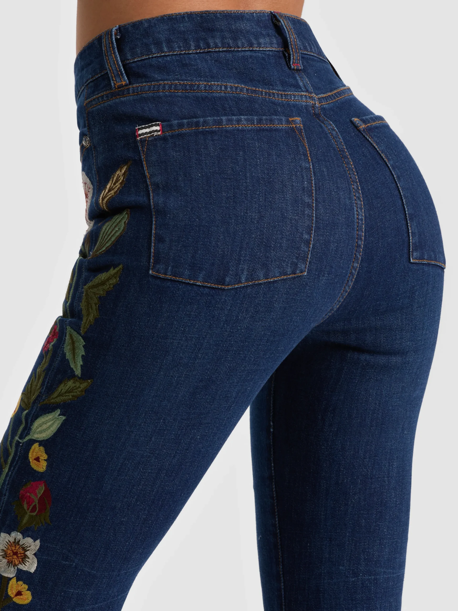 Alice and Olivia JEANS*BEAUTIFUL EMBROIDERED JEAN