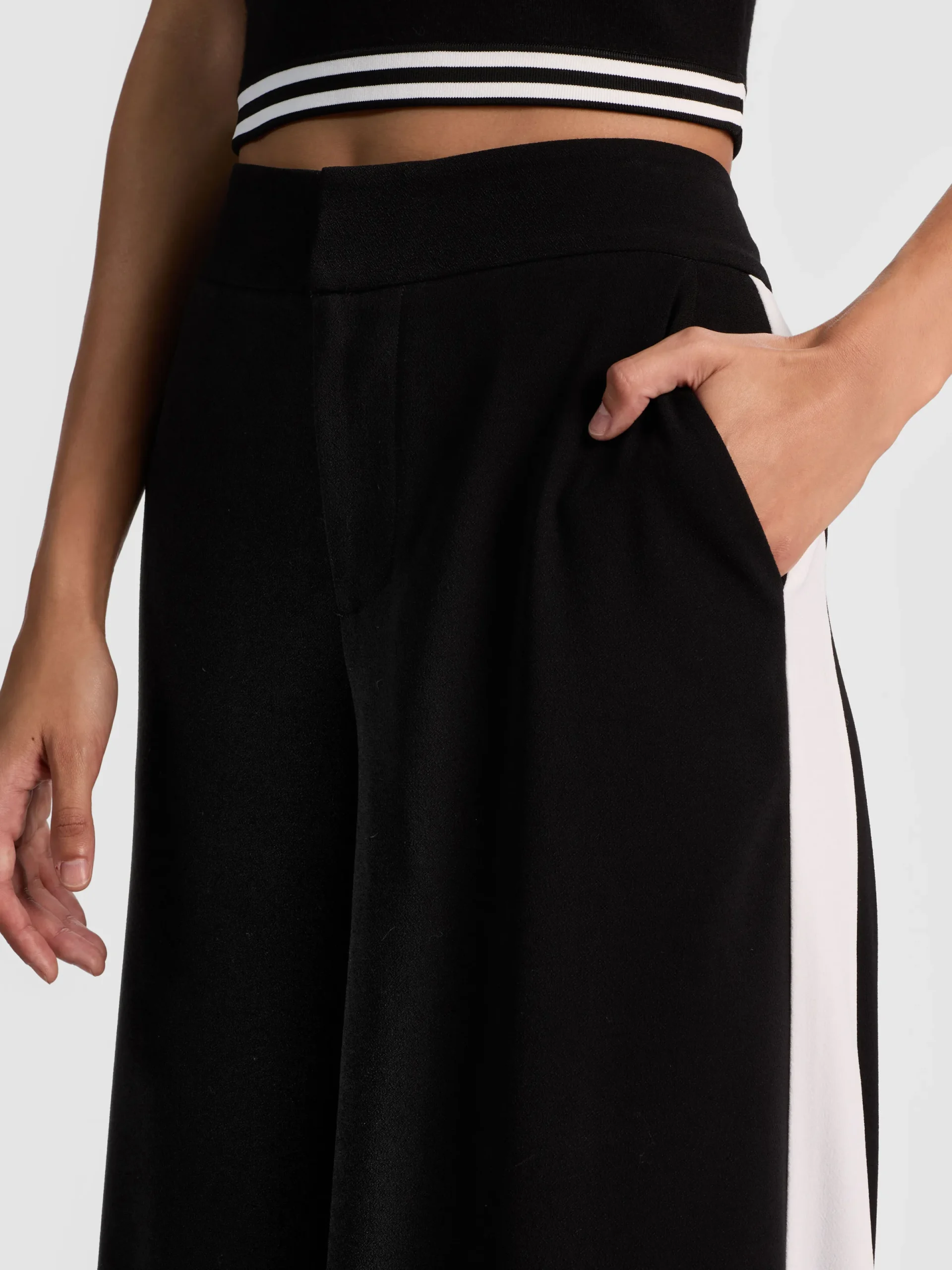 Alice and Olivia WIDE LEG*NESSI TROUSER WITH SIDE STRIPE OFF WHITE